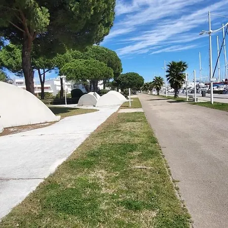 Cabestan Air-conditioned Marina Opposite The Shops Near The North